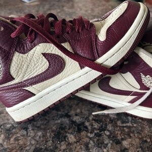 Women's Burgundy and Cream Air Jordan 1 SE mid split-beach cherrywood